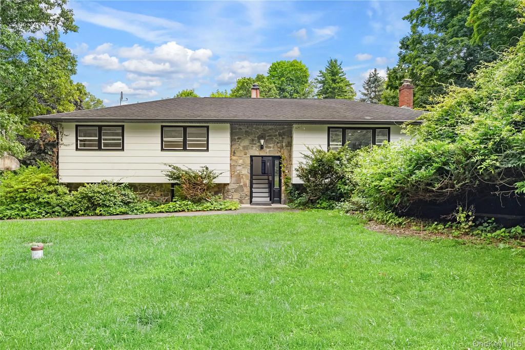 9 Catalpa Road N, Newburgh
