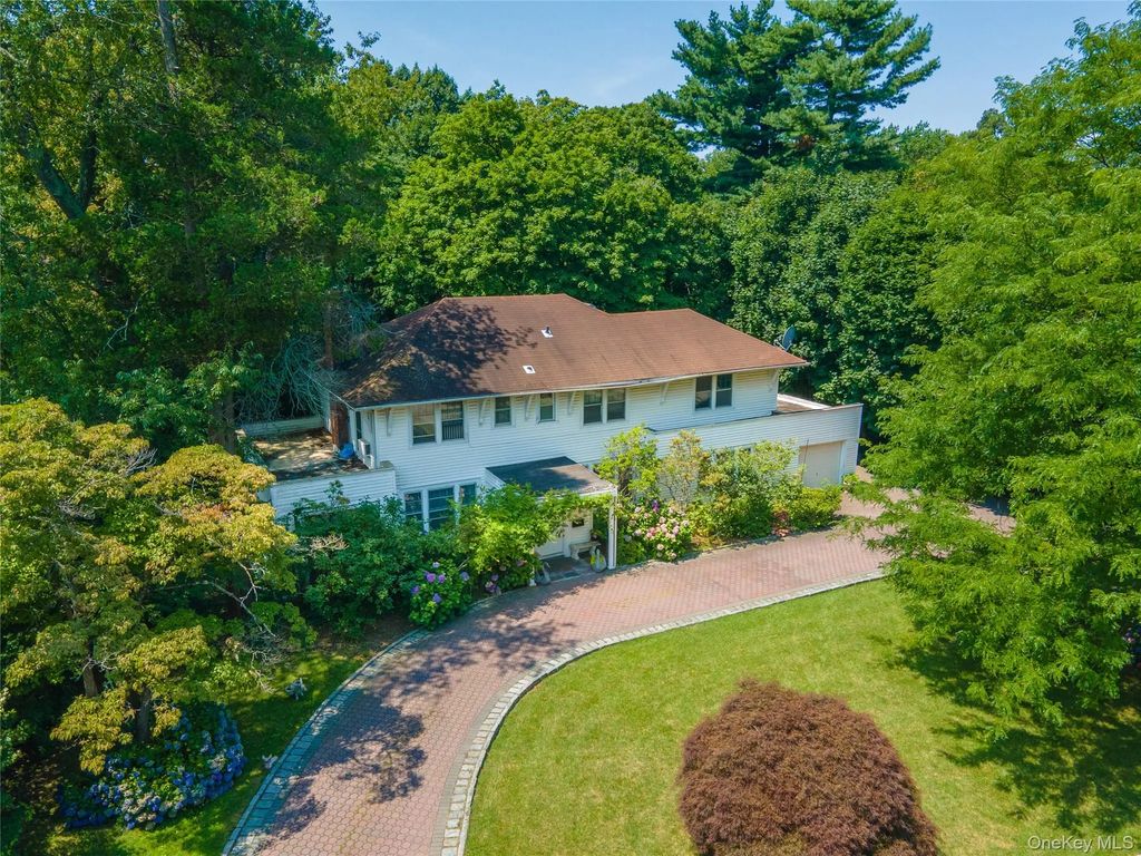 14 Clover Drive, Great Neck