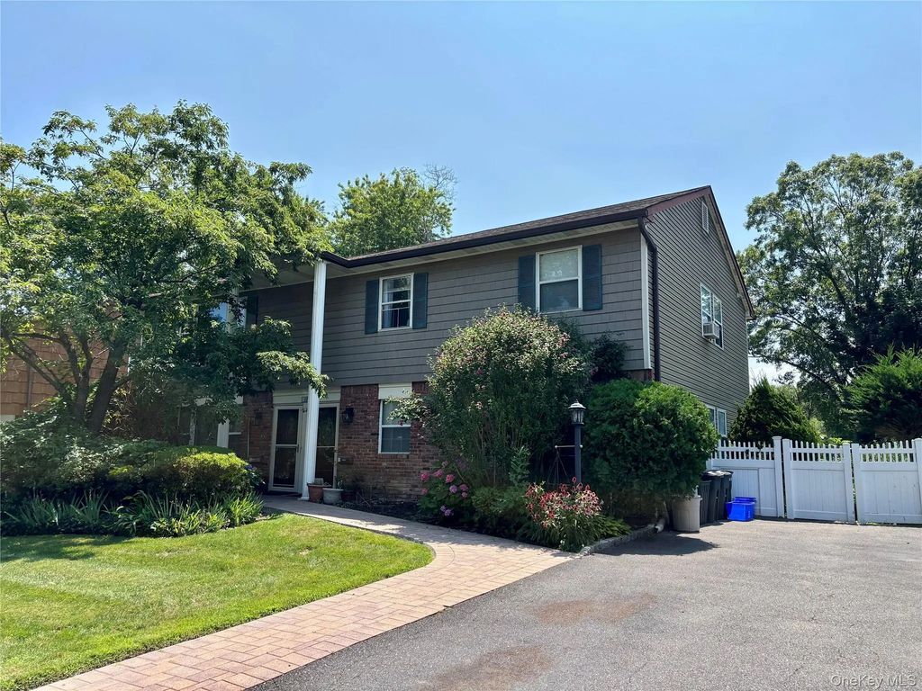 17 Alex Lane, Glen Cove