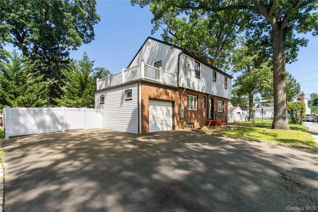 329 E Euclid Street, Valley Stream