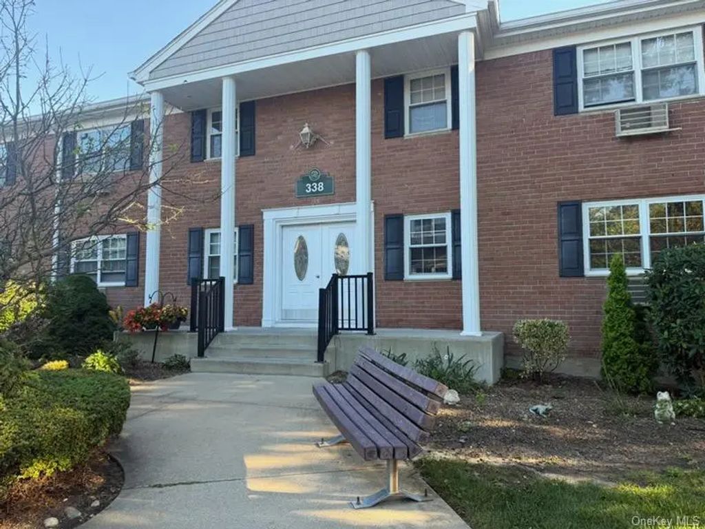 338 Lakeland Avenue # 6 E, Sayville