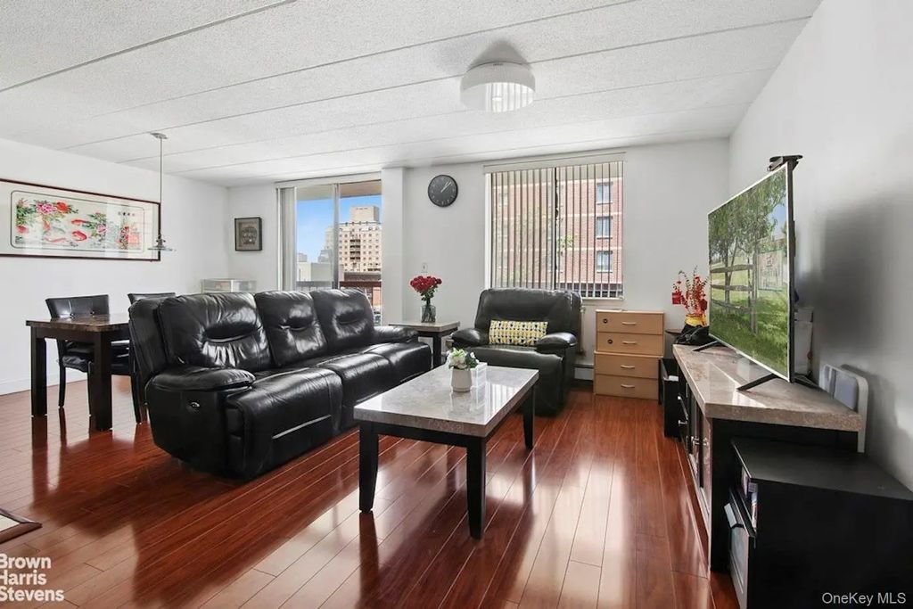 13624 Maple Avenue # 3d, Flushing