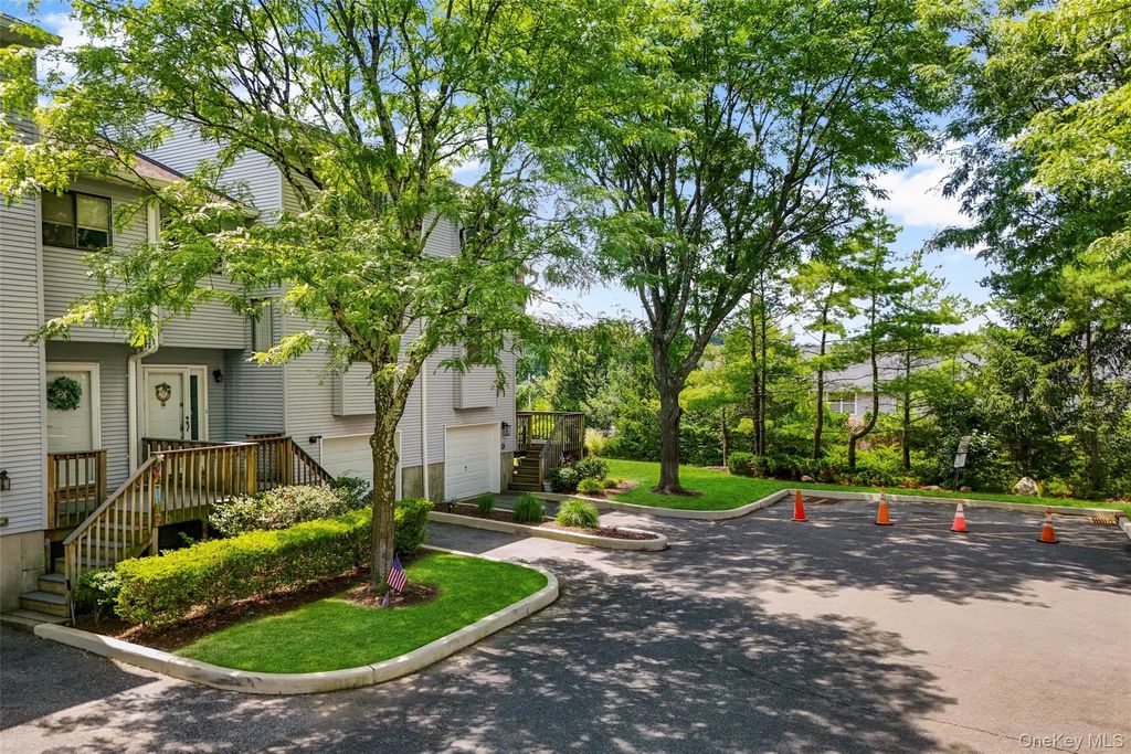 59 Chester Lane, Nanuet