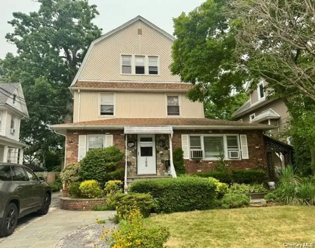100 Earle Avenue 3, Lynbrook