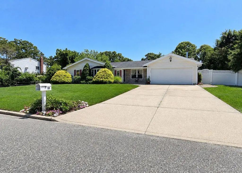 53 Orleans Green, Coram
