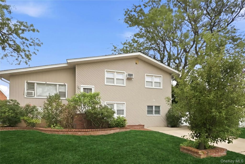 228 Island Parkway W, Island Park