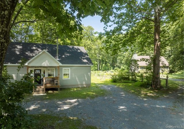 13-14 Creekside Place, Pleasant Valley
