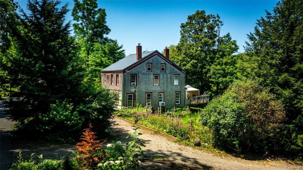 35 Benton Road, Wassaic