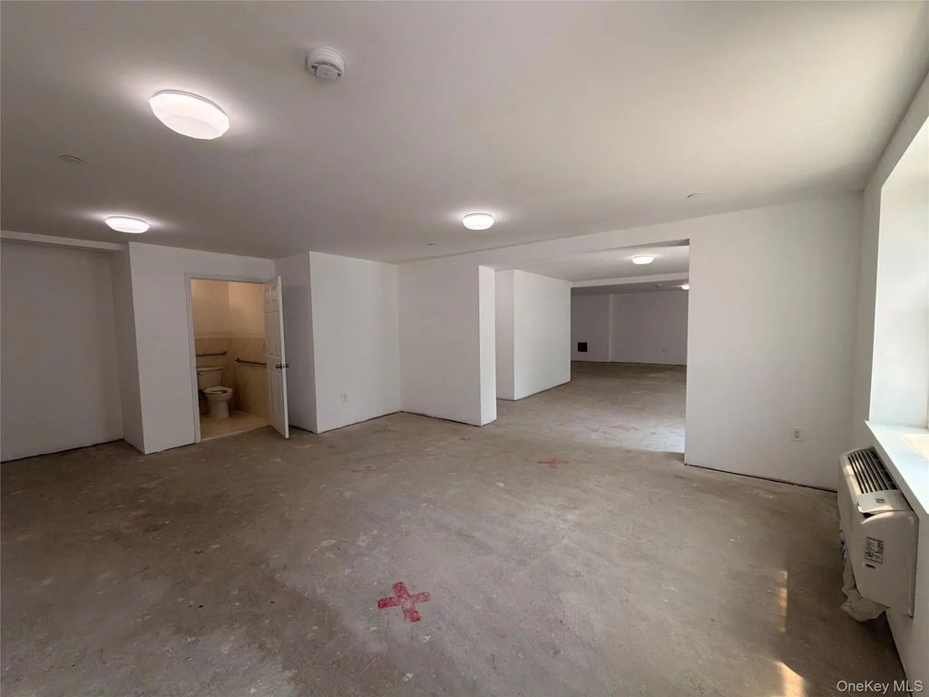 8713 Homelawn Street, Jamaica