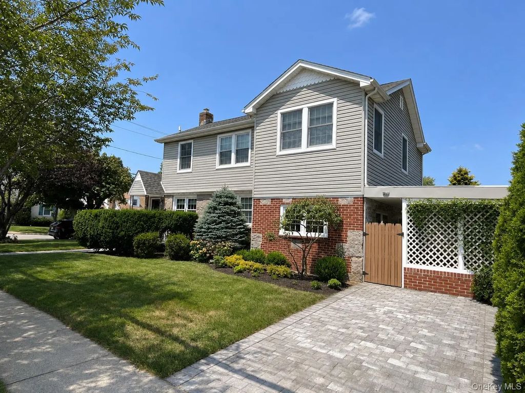 50 Eweler Avenue, Floral Park