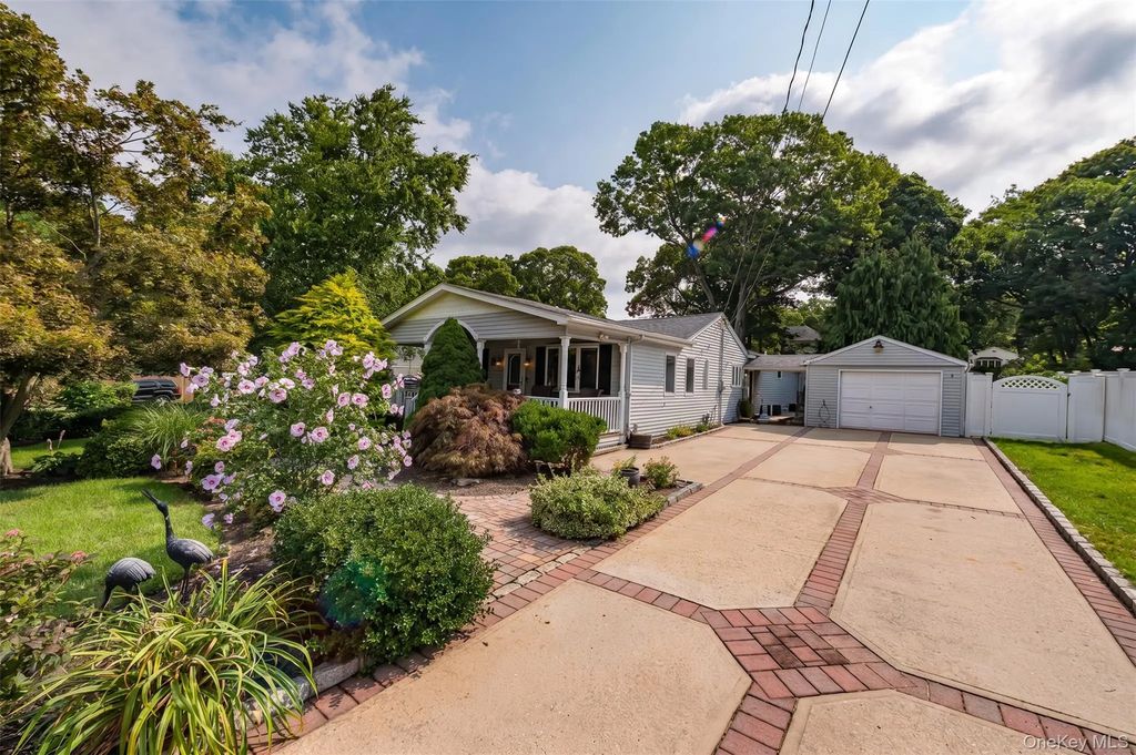 63 Joan Avenue, Centereach