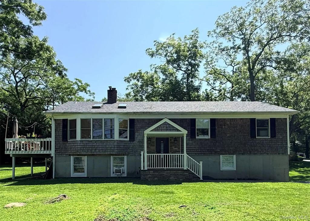 6 Pond View Drive, Wading River