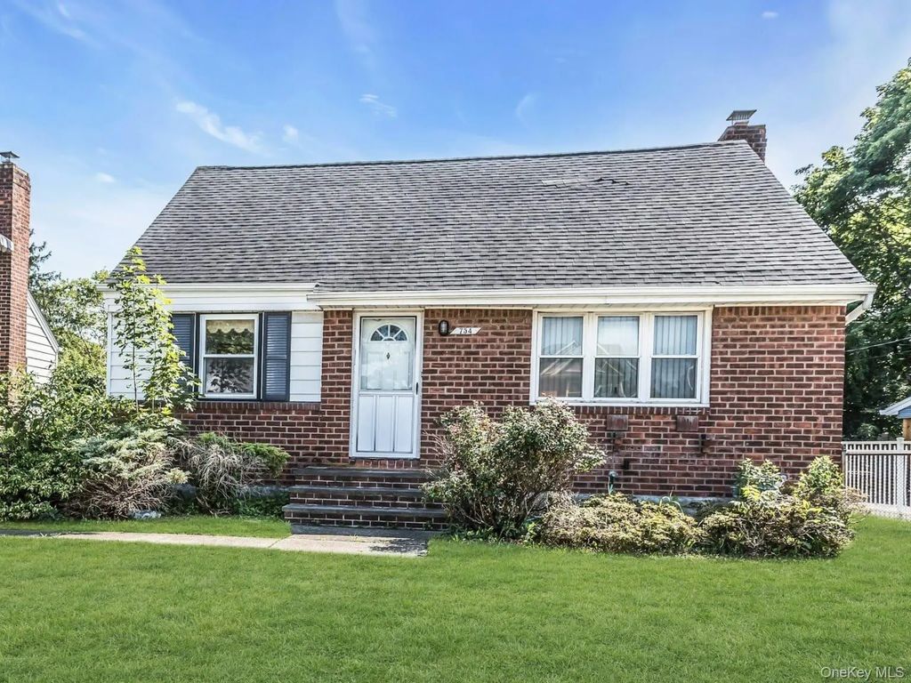754 Windsor Road, Uniondale