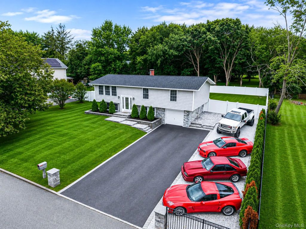 8 Fairway Drive, Port Jefferson Station
