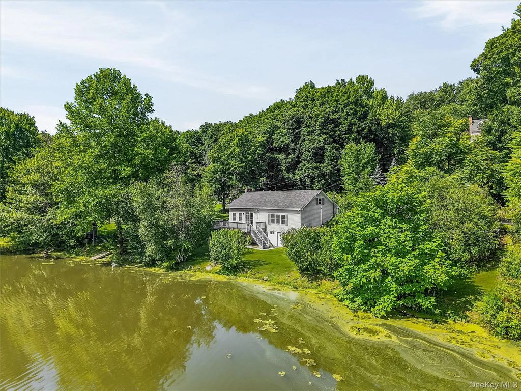 136 Lake Road, Salisbury Mills