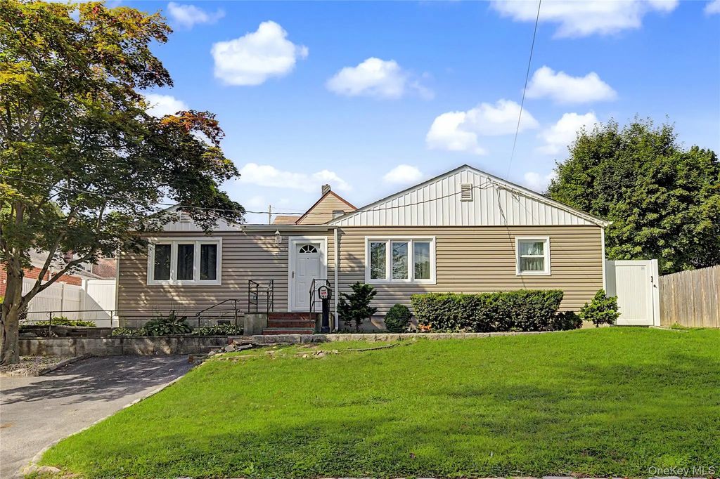 28 Roundhill Drive, Yonkers