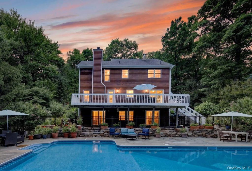 541 E Mountain Road N, Cold Spring