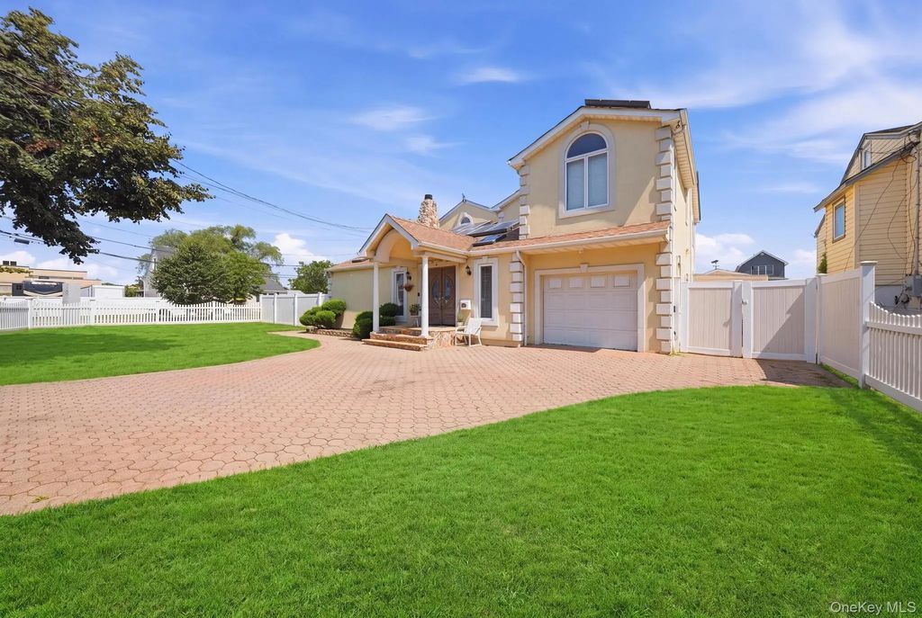 3 Marjorie Lane, East Rockaway