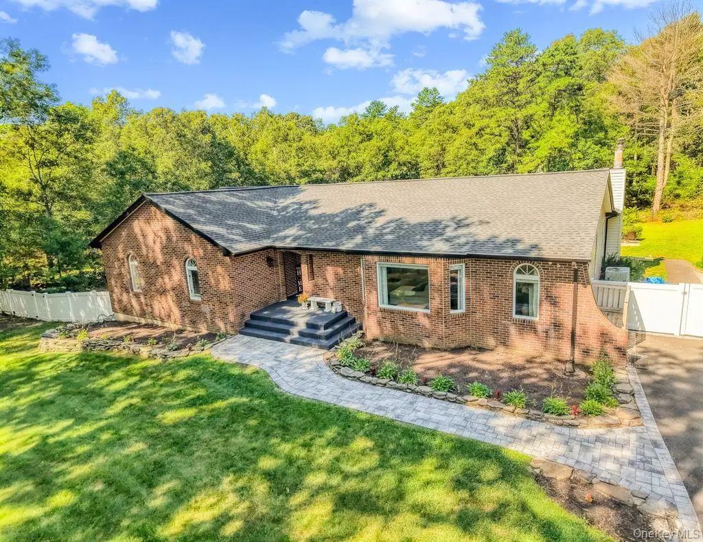 24 Bauer Avenue, Manorville