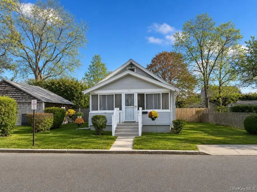 517 Flint Street, Greenport