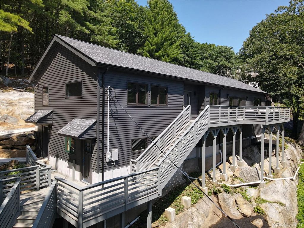 87 Blueberry Hill, Greenwood Lake