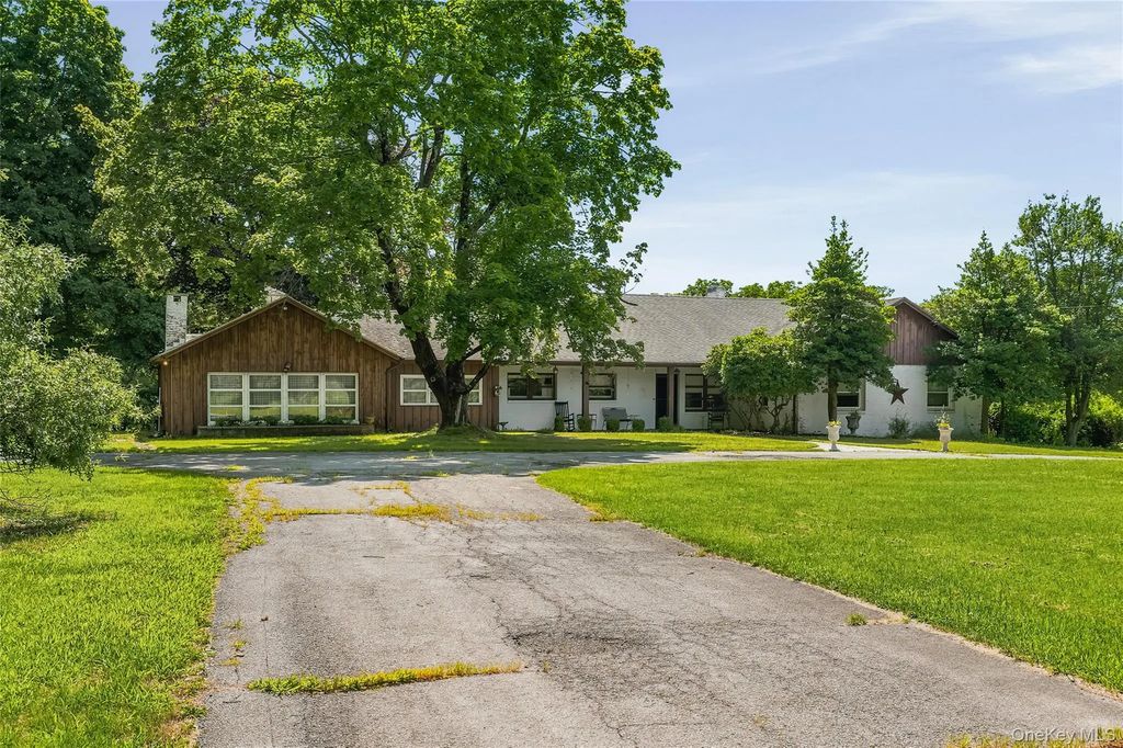 130 Cromwell Hill Road, Monroe