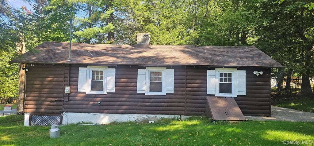 33 W Delaware Place, Bethel