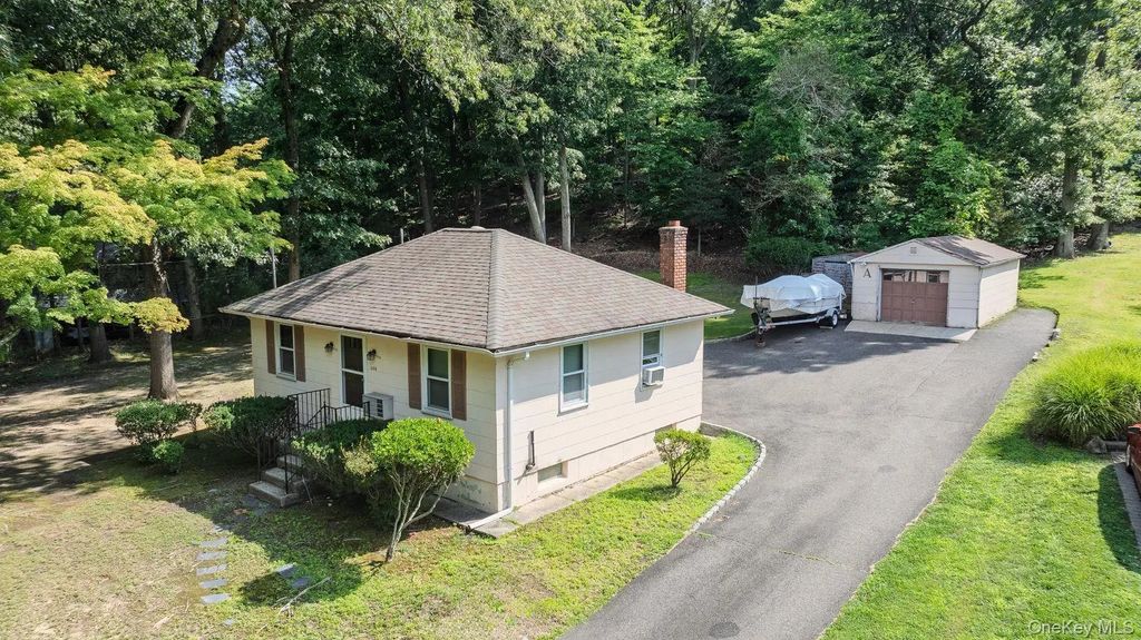 468 Old Bridge Road, Northport