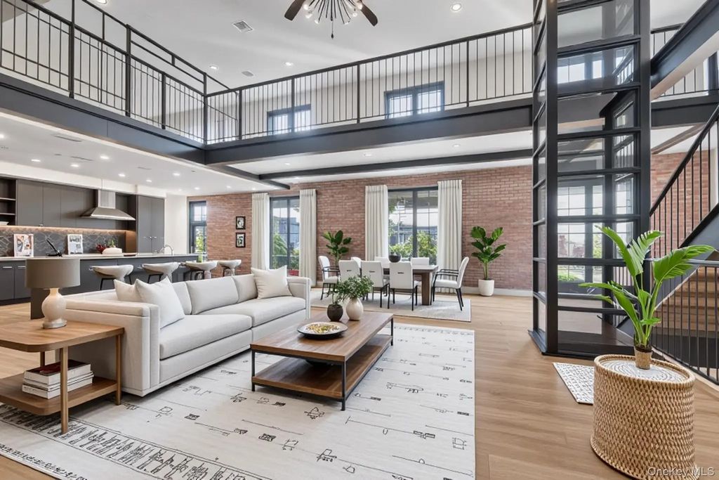 12 Roosevelt Avenue # B, Roslyn