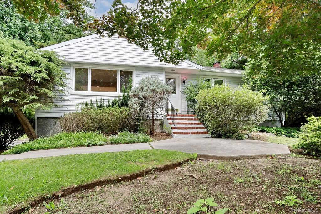 160 Pascack Road, Chestnut Ridge