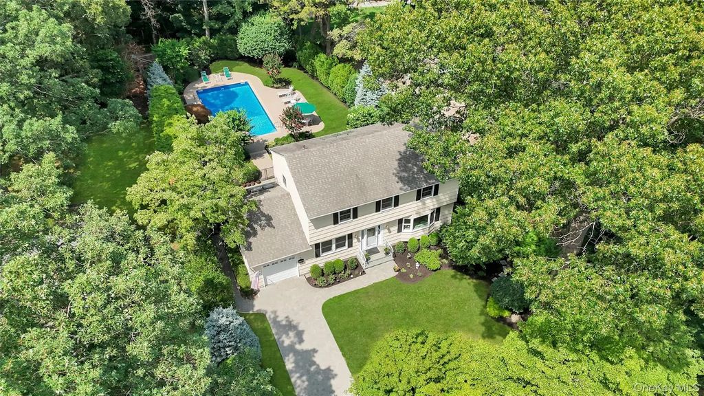 6 Crown Hill Road, Northport