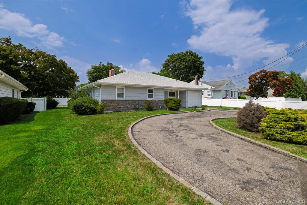 296 N Long Beach Road, Rockville Centre