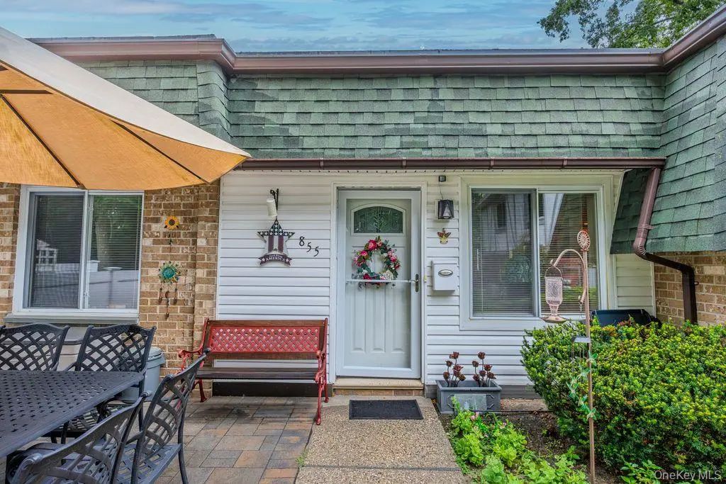 855 Birchwood Road, Medford