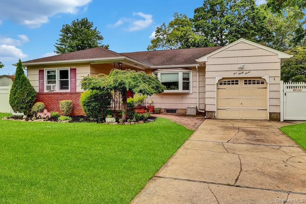 127 Queens Avenue, West Babylon