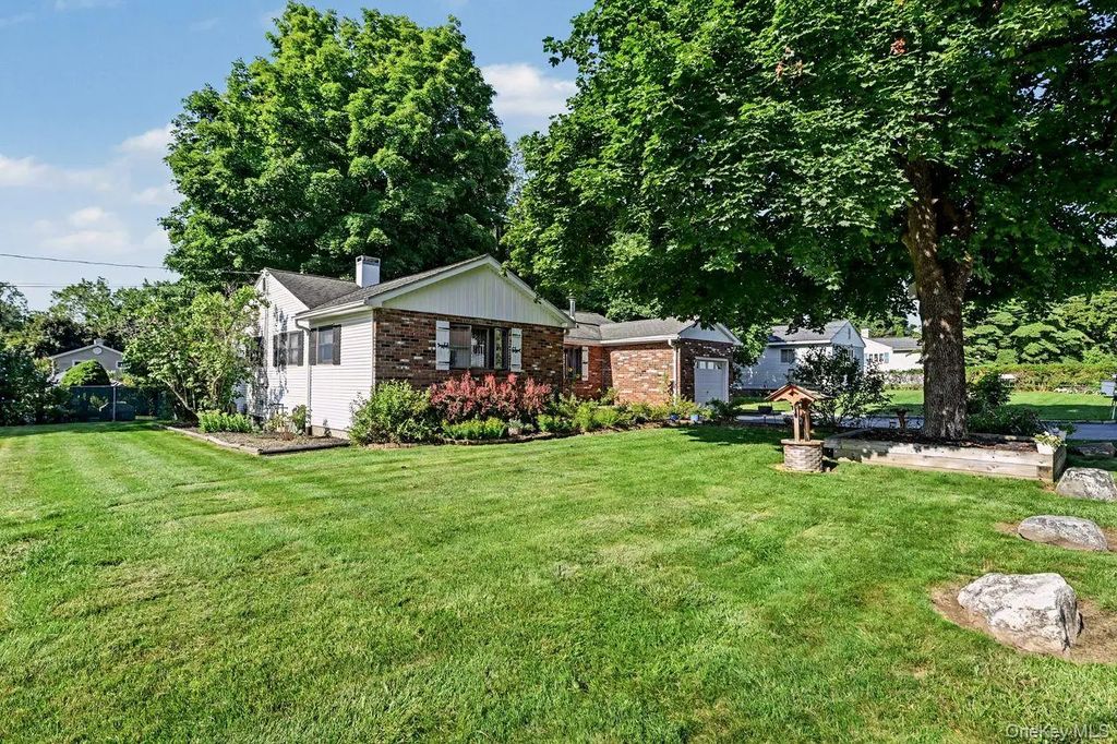21 Clematis Road, Brewster