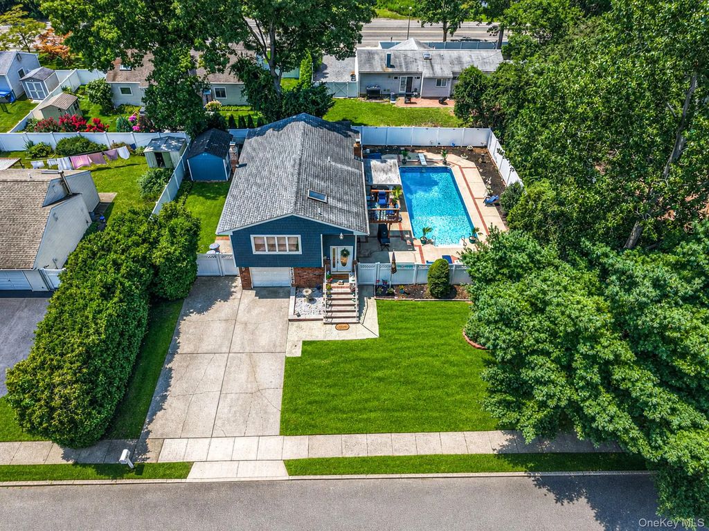 12 Fannie Drive, Farmingville