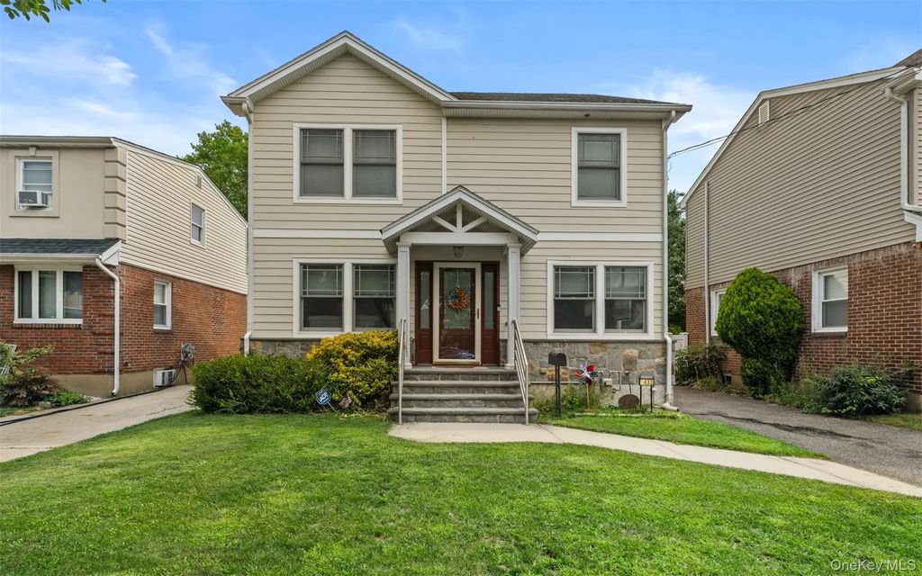432 Argyle Road, Mineola