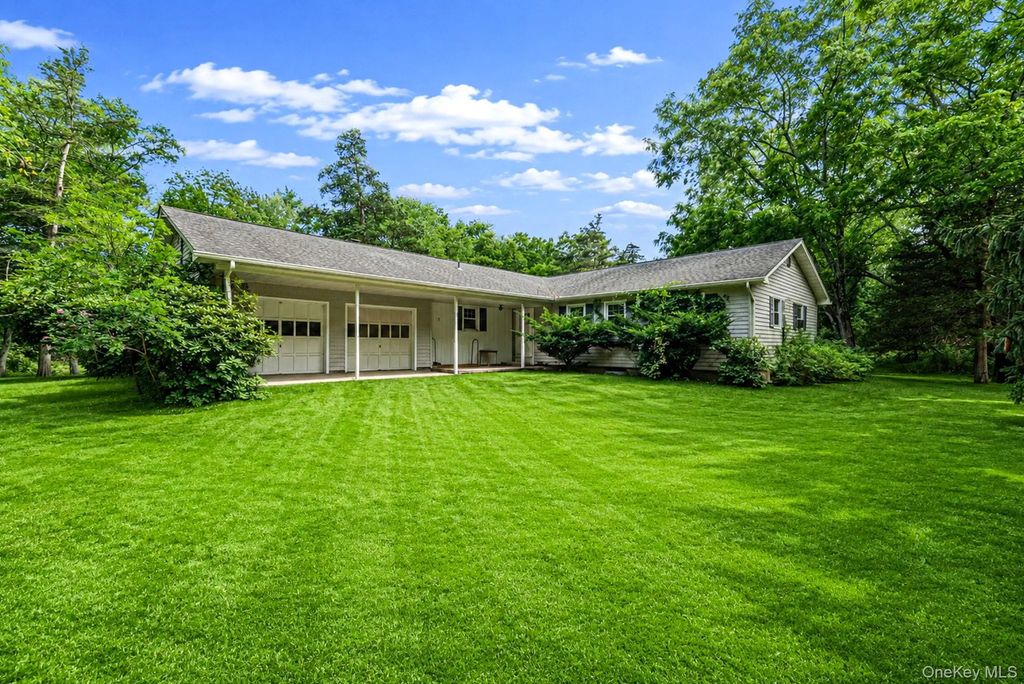 42 E Bartlett Road, Middle Island