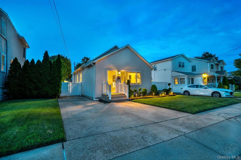 3 Fulton Street E, East Rockaway