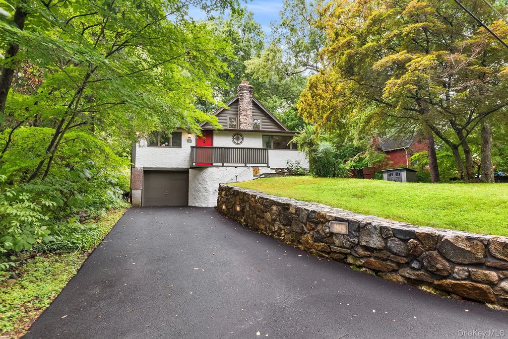 35 Birch Trail, Carmel
