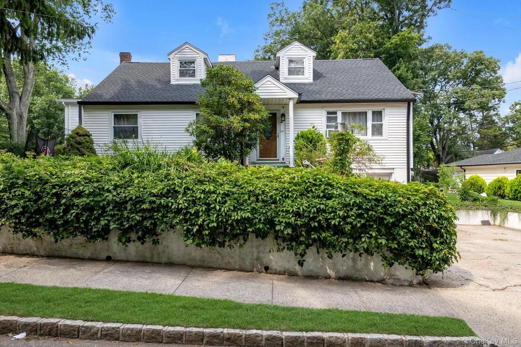 257 Schenck Avenue, Great Neck