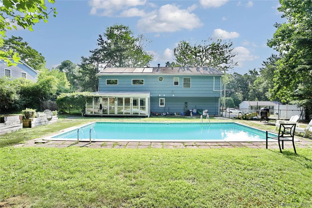 561 Babbling Brook Lane, Valley Cottage