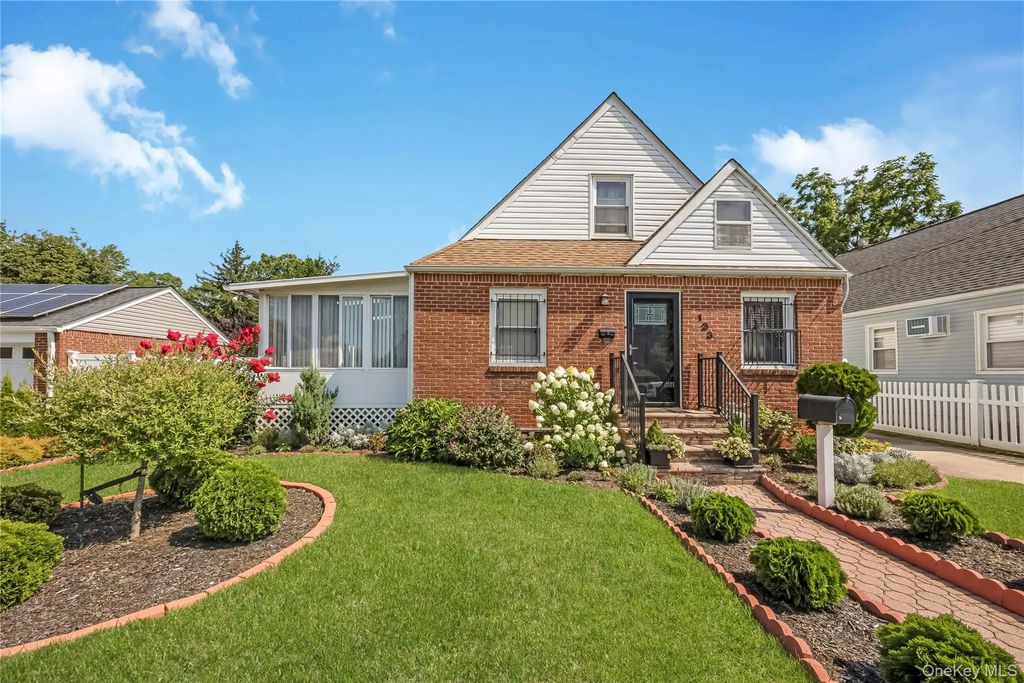 133 Booth Street, Hempstead