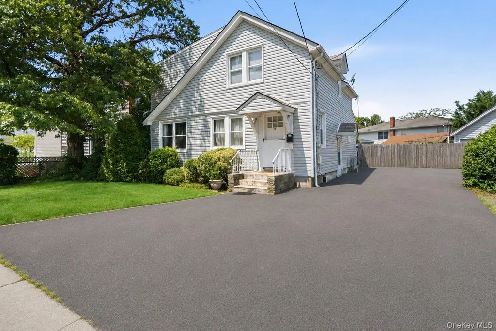 194 Woodfield Road, West Hempstead