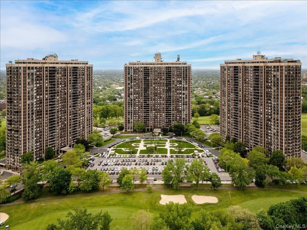 270-10 Grand Central Parkway # 3f, Floral Park