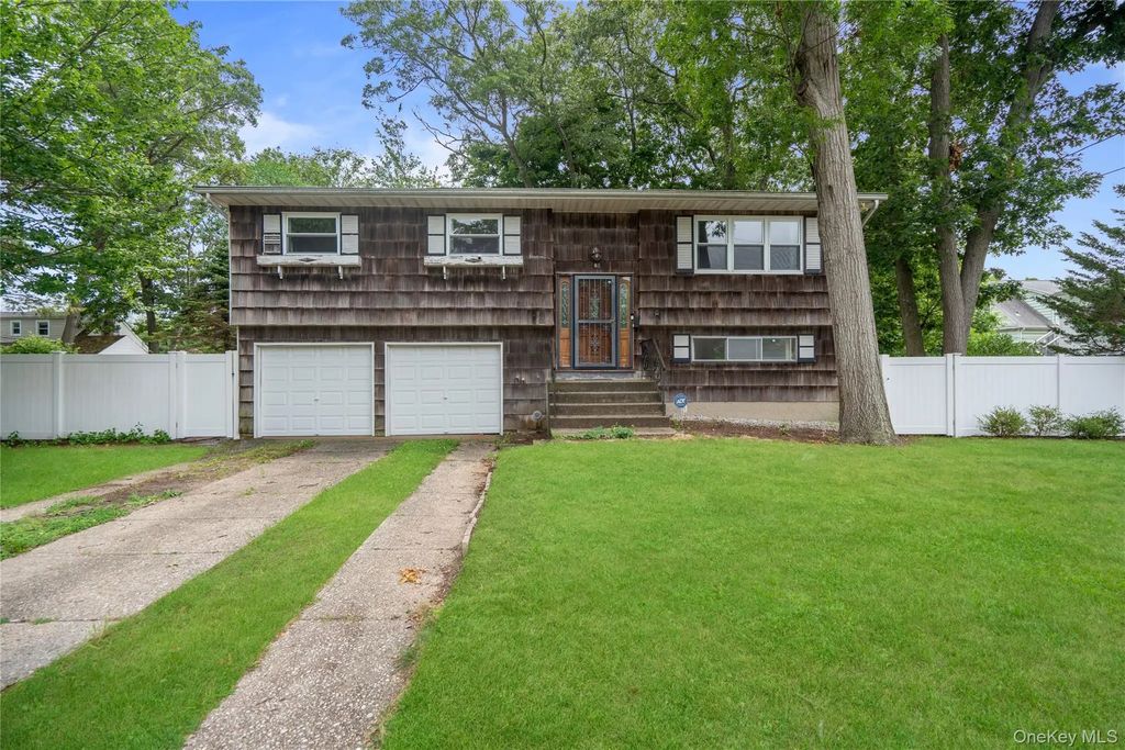 8 Rodney Avenue, Islip Terrace