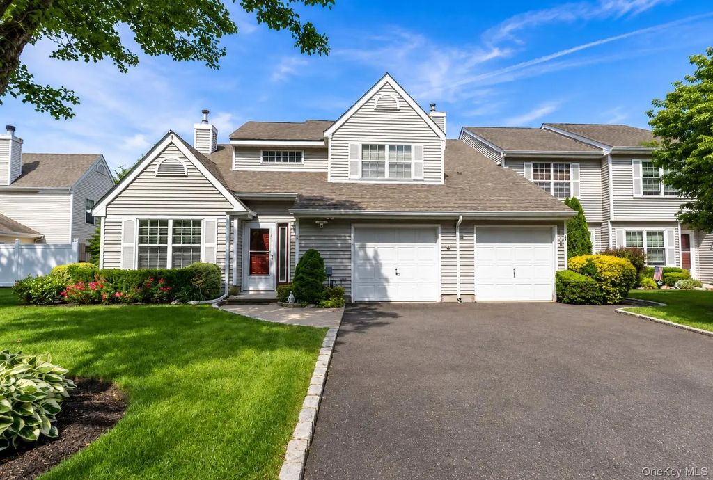 65 Mystic Circle, Bay Shore