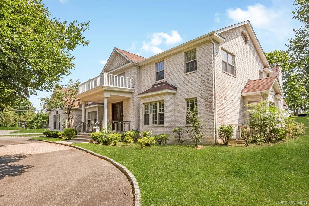 52 Snapdragon Lane, Roslyn Heights