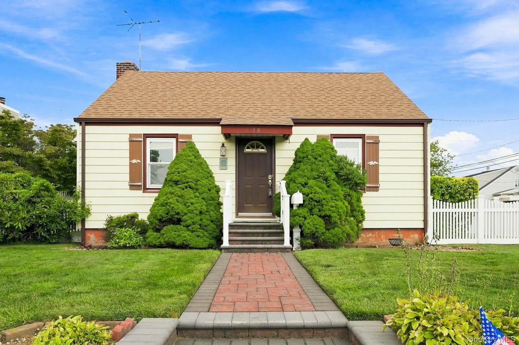 39 Emma Street, Bethpage