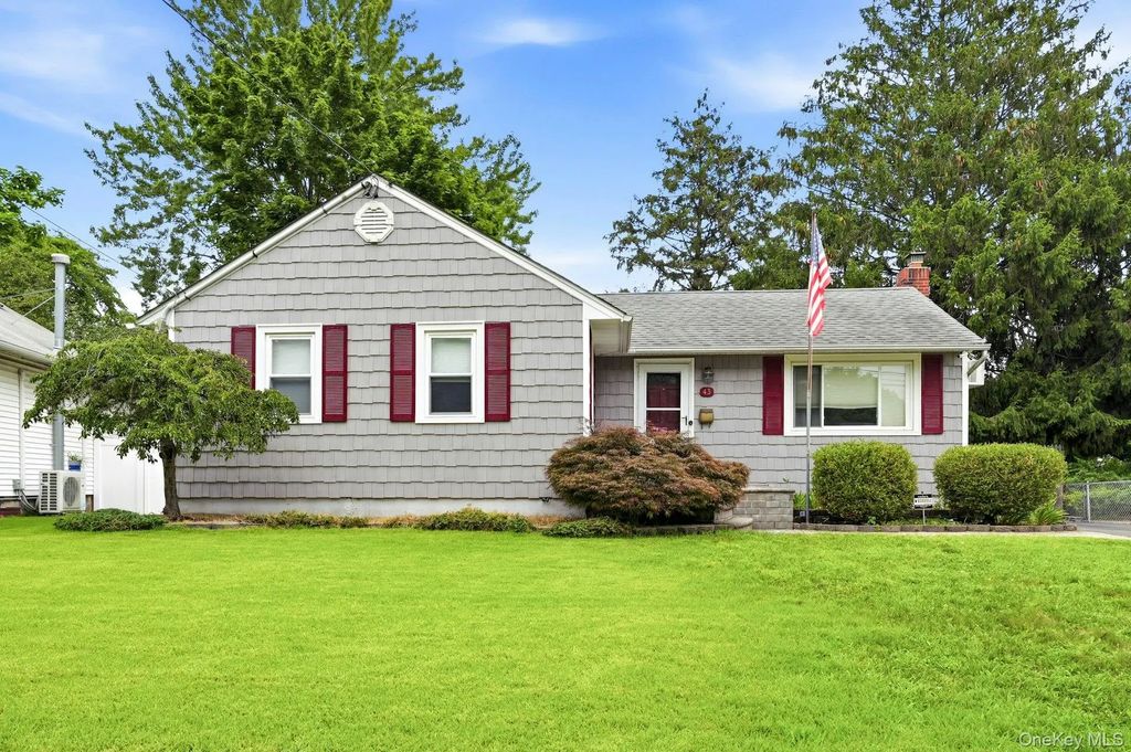 43 Tappan Avenue, Babylon